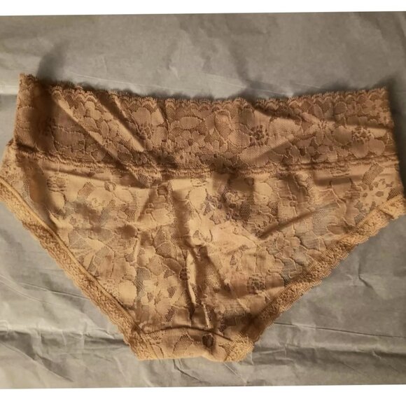 Victorias Secret Beige Tan Lace Hiphugger Hipster Panty Underwear Size Small NWT - Picture 2 of 4